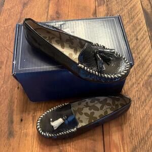 Lands End black patent leather loafers in box